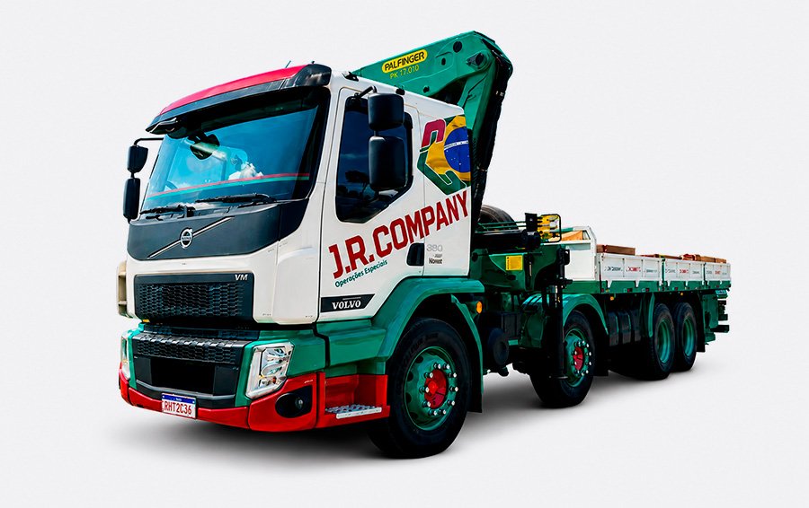 Caminhão J.R. Company transportando carga excedente